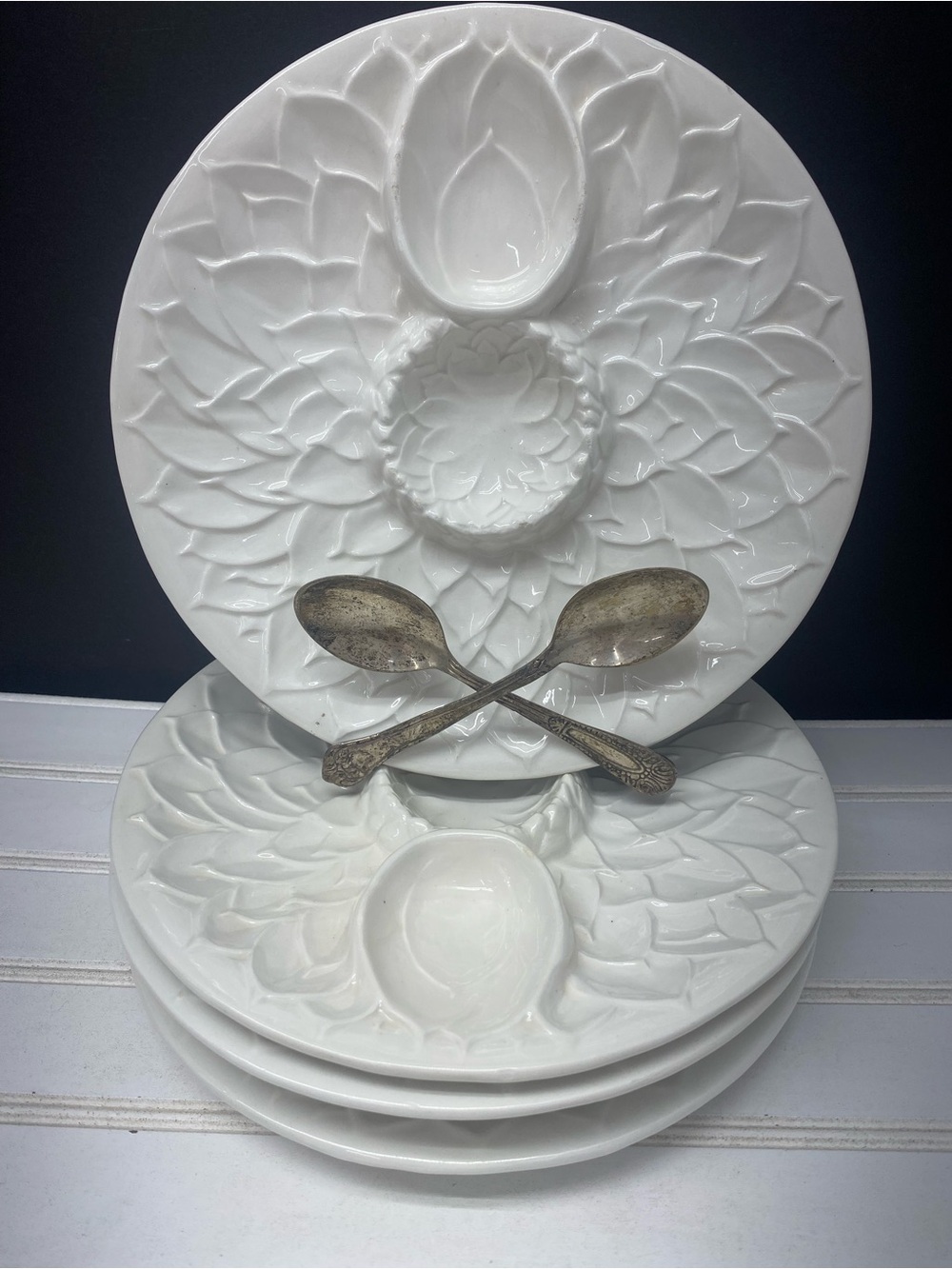 Artichoke White Italian Majolica Plates Flower Leaves 6605 Set of Four 9.5”D